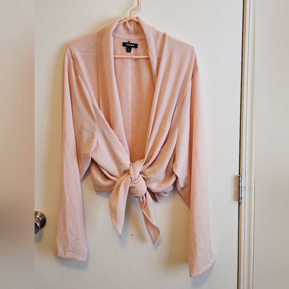 Shrug from Torrid, size 4. Lightweight pink, polyester.